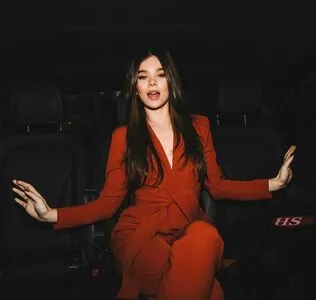 Hailee Steinfeld OnlyFans Leaked Free Thumbnail Picture - #lTRwkyj7TG
