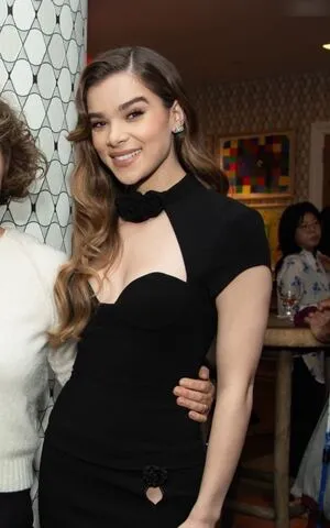 Hailee Steinfeld OnlyFans Leaked Free Thumbnail Picture - #lkzAZKhVa4