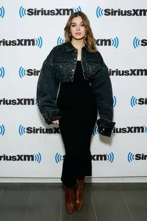 Hailee Steinfeld OnlyFans Leaked Free Thumbnail Picture - #mAqZ1TNLvZ