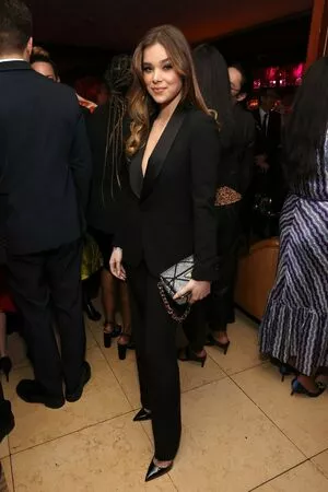 Hailee Steinfeld OnlyFans Leaked Free Thumbnail Picture - #mBEWN8I0ZA