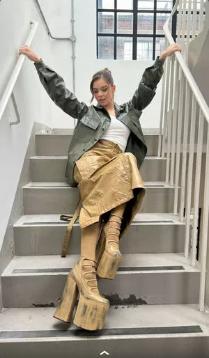 Hailee Steinfeld OnlyFans Leaked Free Thumbnail Picture - #mGzIlklxFd