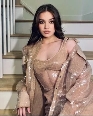 Hailee Steinfeld OnlyFans Leaked Free Thumbnail Picture - #mUEEDVRVSS