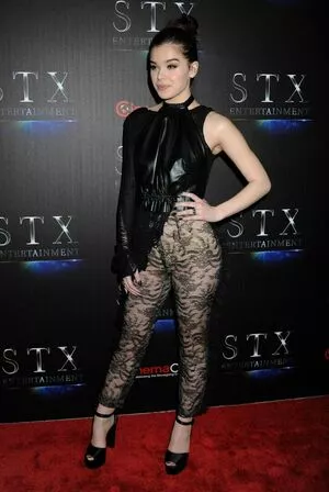 Hailee Steinfeld OnlyFans Leaked Free Thumbnail Picture - #mWodabqIRK