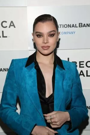 Hailee Steinfeld OnlyFans Leaked Free Thumbnail Picture - #mhqqnO7b0L