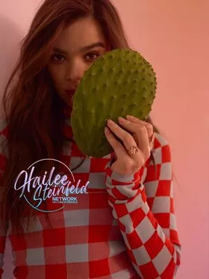 Hailee Steinfeld OnlyFans Leaked Free Thumbnail Picture - #mkYRsPTTAA