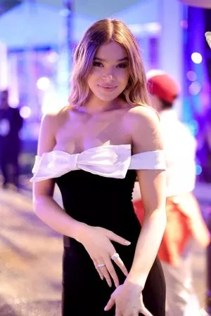 Hailee Steinfeld OnlyFans Leaked Free Thumbnail Picture - #nOwas4Kj24
