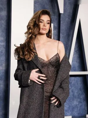 Hailee Steinfeld OnlyFans Leaked Free Thumbnail Picture - #nqLLSKM3m8