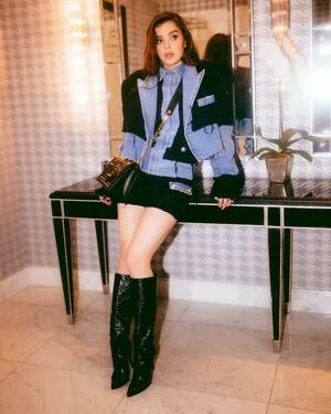 Hailee Steinfeld OnlyFans Leaked Free Thumbnail Picture - #nw6BwU8XIS