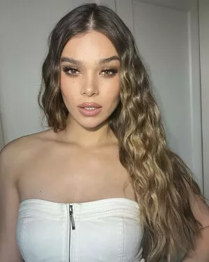 Hailee Steinfeld OnlyFans Leaked Free Thumbnail Picture - #o5HGo0f5iK