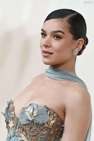 Hailee Steinfeld OnlyFans Leaked Free Thumbnail Picture - #o7pn3QG6a1