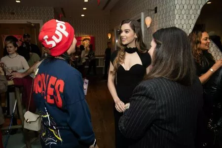 Hailee Steinfeld OnlyFans Leaked Free Thumbnail Picture - #p0qoxEjOIo