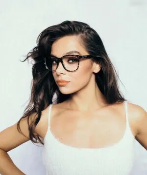 Hailee Steinfeld OnlyFans Leaked Free Thumbnail Picture - #pJKHD3NN3s