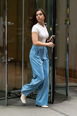 Hailee Steinfeld OnlyFans Leaked Free Thumbnail Picture - #pLgzPMVMLR