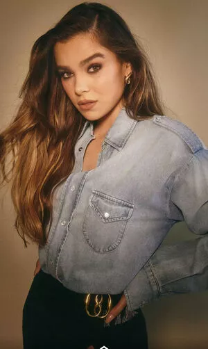 Hailee Steinfeld OnlyFans Leaked Free Thumbnail Picture - #rCwaQE8dbf