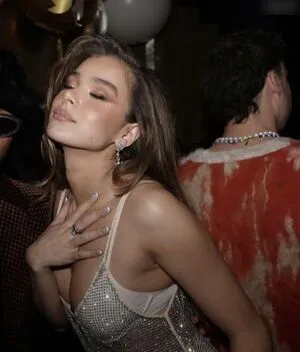 Hailee Steinfeld OnlyFans Leaked Free Thumbnail Picture - #ryJGw4eXMX