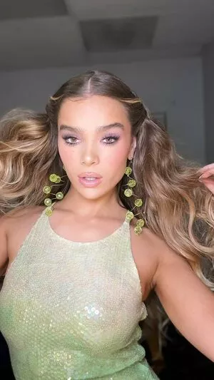 Hailee Steinfeld OnlyFans Leaked Free Thumbnail Picture - #rzXL0XZ2a7