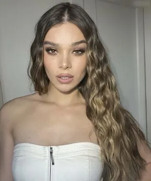 Hailee Steinfeld OnlyFans Leaked Free Thumbnail Picture - #s0XAgBOKFQ