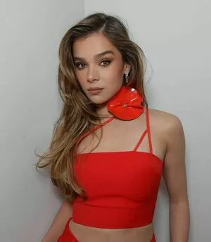 Hailee Steinfeld OnlyFans Leaked Free Thumbnail Picture - #s2ADdj6DC8