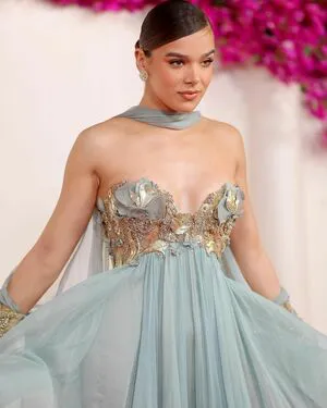Hailee Steinfeld OnlyFans Leaked Free Thumbnail Picture - #sIXsIpTeag