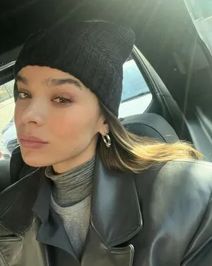 Hailee Steinfeld OnlyFans Leaked Free Thumbnail Picture - #sJG8NROJzc
