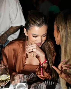 Hailee Steinfeld OnlyFans Leaked Free Thumbnail Picture - #sXo3MTVwkj