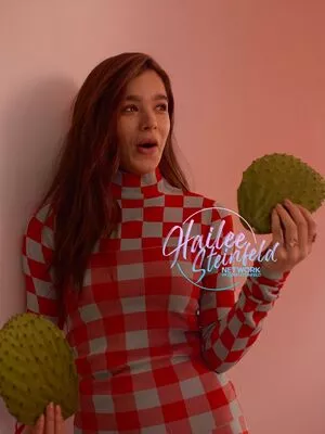 Hailee Steinfeld OnlyFans Leaked Free Thumbnail Picture - #selTC7U7vv