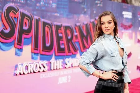 Hailee Steinfeld OnlyFans Leaked Free Thumbnail Picture - #she26zv09i