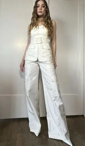 Hailee Steinfeld OnlyFans Leaked Free Thumbnail Picture - #siByEaoidr