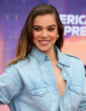 Hailee Steinfeld OnlyFans Leaked Free Thumbnail Picture - #uQqoy8pBA4