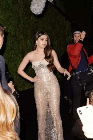 Hailee Steinfeld OnlyFans Leaked Free Thumbnail Picture - #uyd2cr0K03