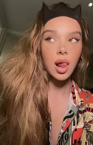 Hailee Steinfeld OnlyFans Leaked Free Thumbnail Picture - #v94CppvZM8