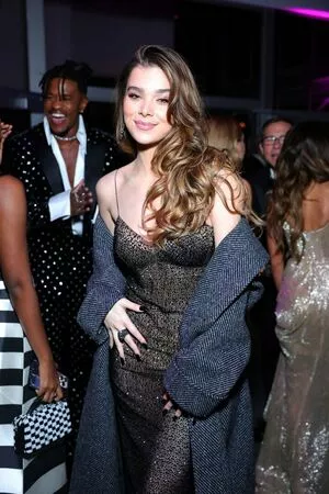 Hailee Steinfeld OnlyFans Leaked Free Thumbnail Picture - #vMIKRNDfG2