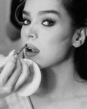 Hailee Steinfeld OnlyFans Leaked Free Thumbnail Picture - #vyY62BZSO8