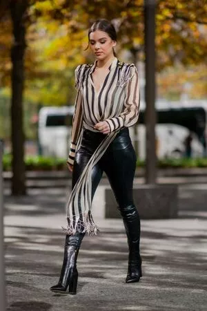 Hailee Steinfeld OnlyFans Leaked Free Thumbnail Picture - #w4rZ4AeuiE