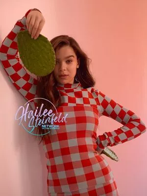 Hailee Steinfeld OnlyFans Leaked Free Thumbnail Picture - #wYiL7ZVdCR