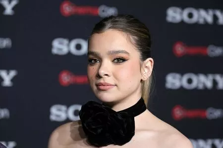Hailee Steinfeld OnlyFans Leaked Free Thumbnail Picture - #x026VfTGSK
