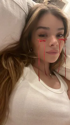 Hailee Steinfeld OnlyFans Leaked Free Thumbnail Picture - #xNtpf4Asro