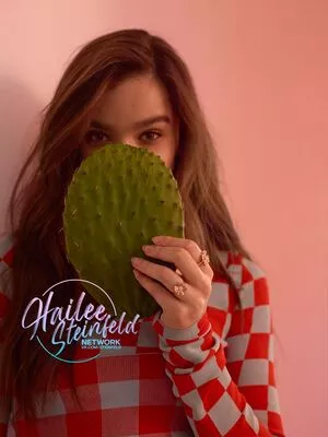 Hailee Steinfeld OnlyFans Leaked Free Thumbnail Picture - #xQQFSQ4URb