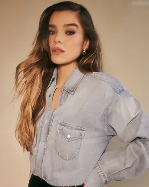 Hailee Steinfeld OnlyFans Leaked Free Thumbnail Picture - #xp7QrSvi3N