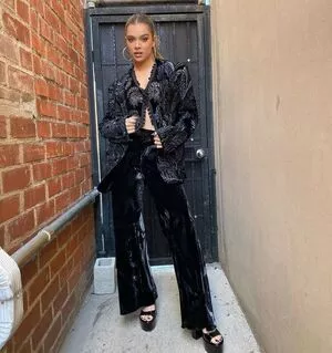 Hailee Steinfeld OnlyFans Leaked Free Thumbnail Picture - #xzwsmh3WOw