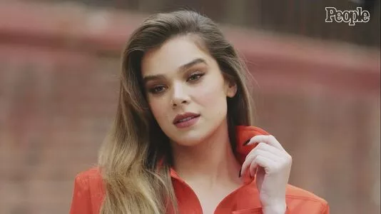 Hailee Steinfeld OnlyFans Leaked Free Thumbnail Picture - #yfxKjuUjPa