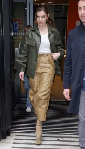 Hailee Steinfeld OnlyFans Leaked Free Thumbnail Picture - #zz5NYPE99P