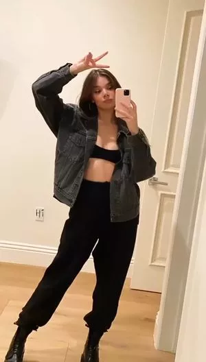 Hailee Steinfeld OnlyFans Leaked Free Thumbnail Picture - #zzVktc5Sgs