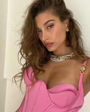 Hailey Baldwin Bieber OnlyFans Leaked Free Thumbnail Picture - #OsnyEOxpKi