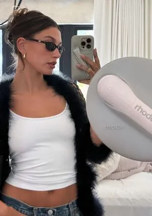 Hailey Baldwin OnlyFans Leaked Free Thumbnail Picture - #YeWsM2KiDl