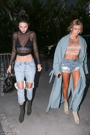 Hailey Bieber OnlyFans Leaked Free Thumbnail Picture - #4CyvROIMEU