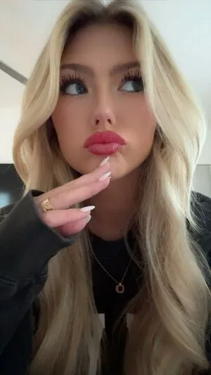 Hailey Sigmond OnlyFans Leaked Free Thumbnail Picture - #w8k7wsq8oM