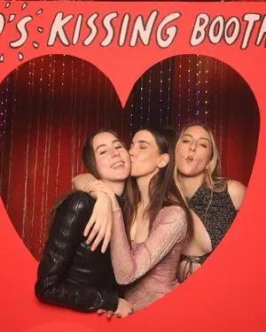 Haim Sisters OnlyFans Leaked Free Thumbnail Picture - #AABNvkCwo0