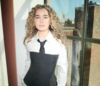 Haley Lu Richardson OnlyFans Leaked Free Thumbnail Picture - #0Ya9xkzynZ