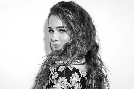 Haley Lu Richardson OnlyFans Leaked Free Thumbnail Picture - #A7K2U9IX4L